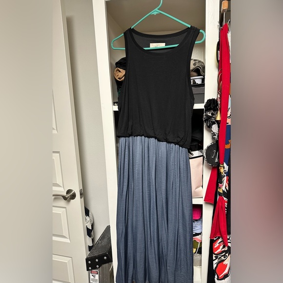 Dress - Picture 1 of 4